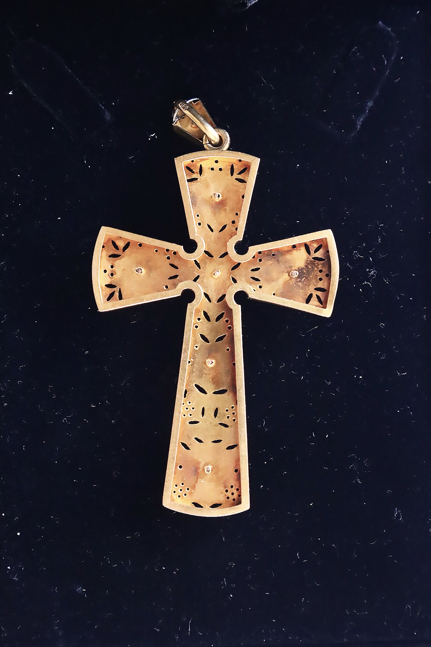 A Gold Pectoral Cross, first half of the 19th century, Russia. | 5801 |