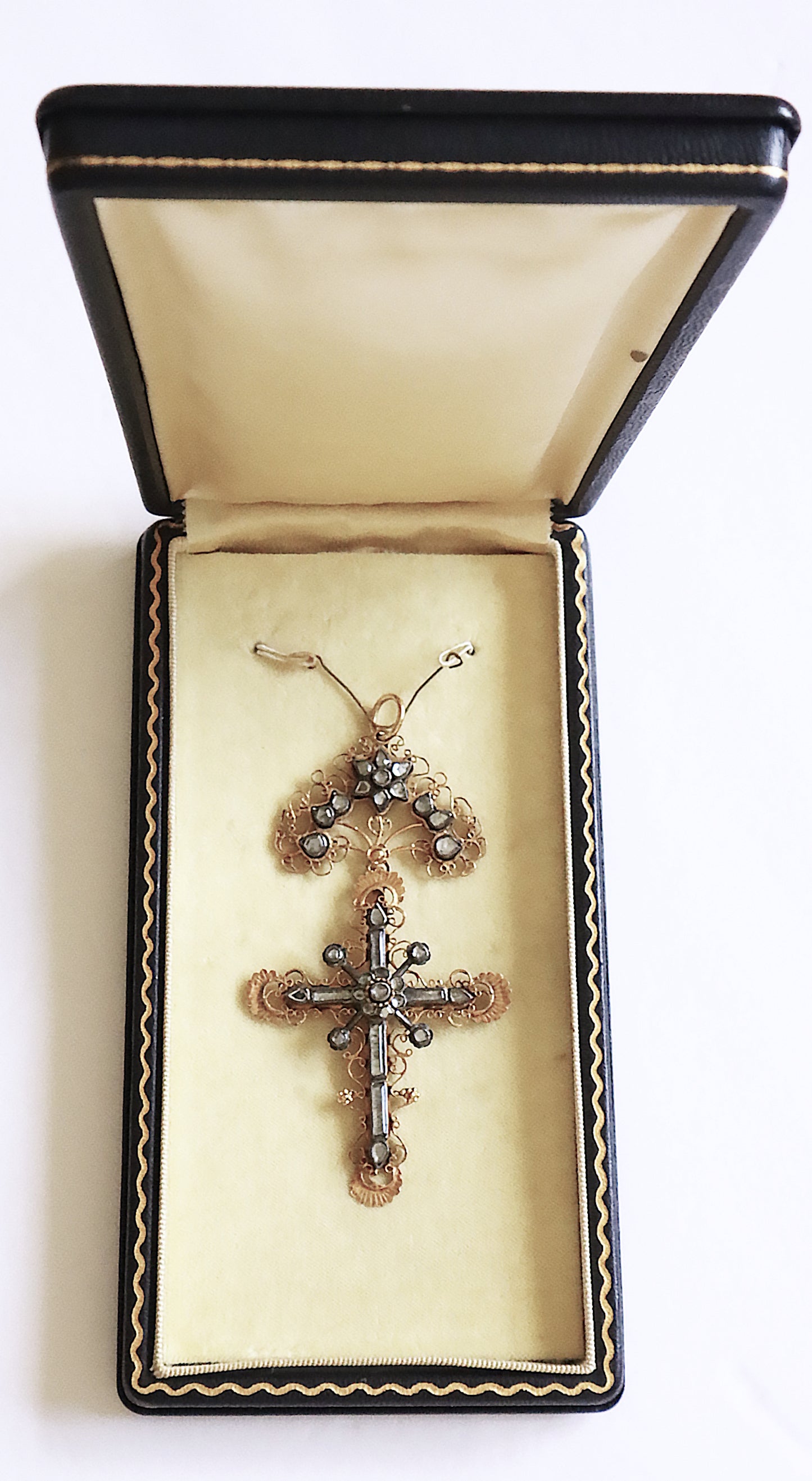 Circa 1800, Antique, 700/1000 Gold (testing) and silver Cross Portuguese | 2989 |
