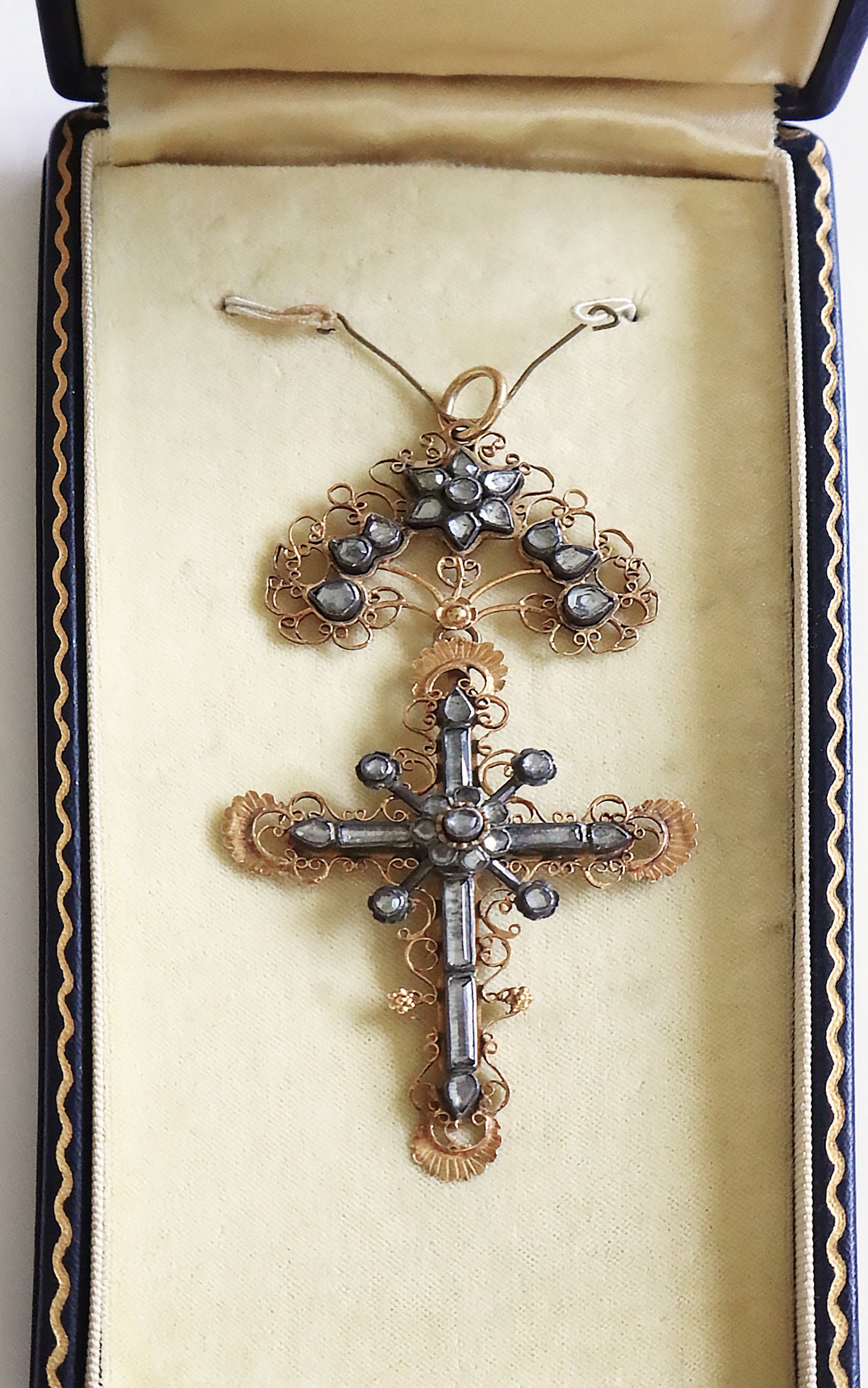 Circa 1800, Antique, 700/1000 Gold (testing) and silver Cross Portuguese | 2989 |