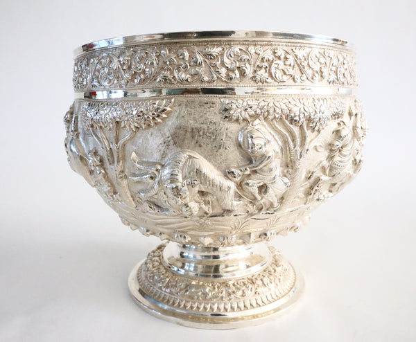 4534 | Chased silver bowl from Southeast Asia (Thailand), decorated